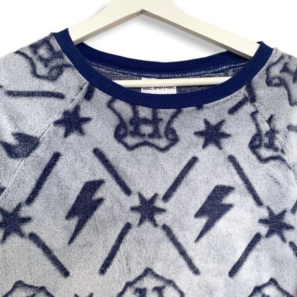 Harry Potter Sweater M Fleece Soft Fuzzy Crew Neck Lounge Top - Picture 3 of 14